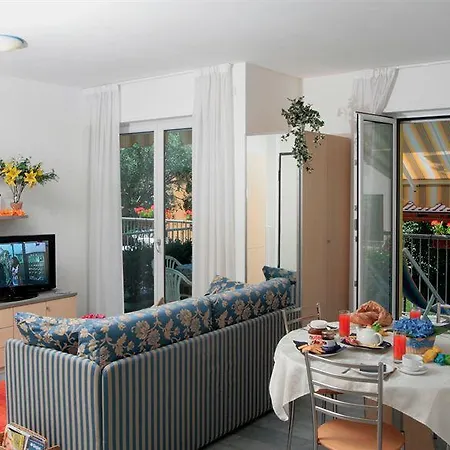 Ξενοδοχείο με διαμερίσματα Residence Domaso