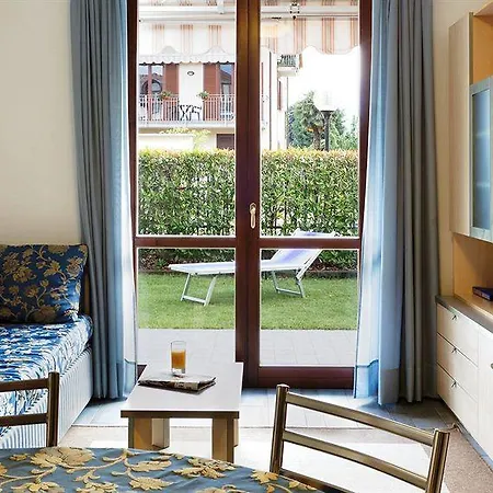 Ξενοδοχείο με διαμερίσματα Residence Domaso 3*