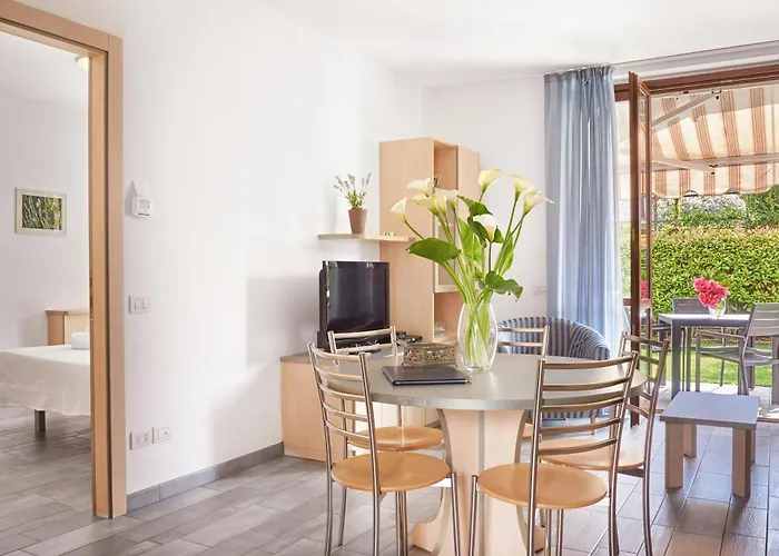 Residence Domaso 아파트호텔 3*