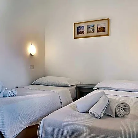 Residence Domaso 아파트호텔 도마소