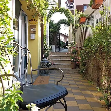Residence Domaso 아파트호텔 도마소