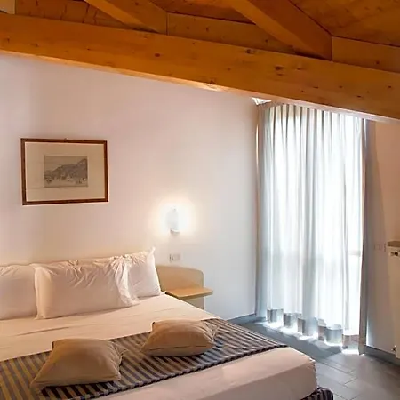 Residence Domaso 3*