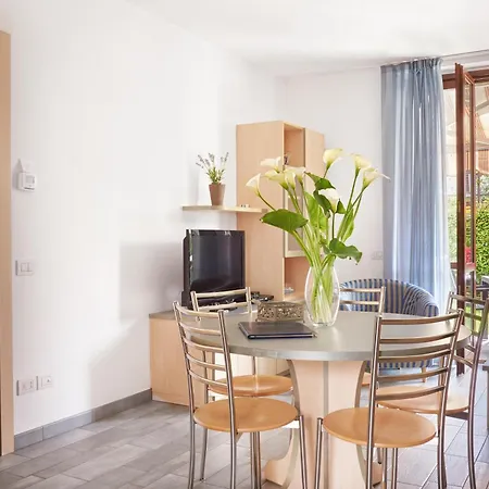 Residence Domaso מלון דירות 3*