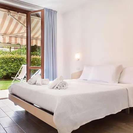 Residence Domaso アパートホテル