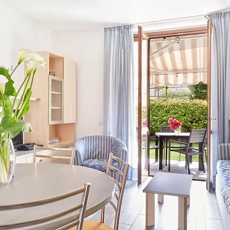 Residence Domaso מלון דירות 3*