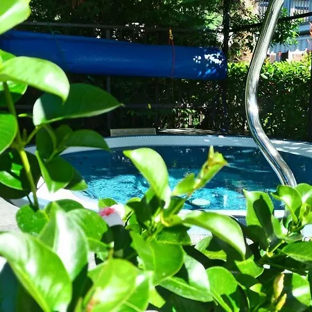 Residence Domaso מלון דירות 3*