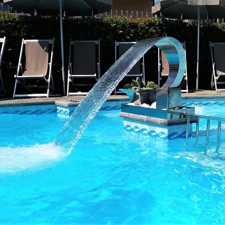 Residence Domaso מלון דירות