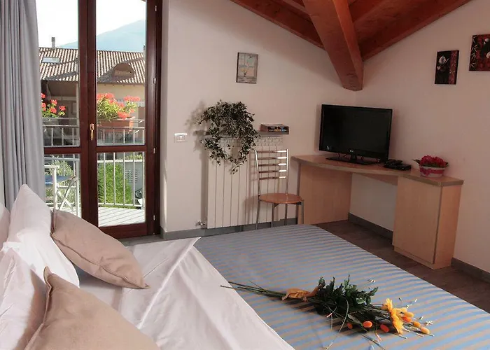 Residence Domaso מלון דירות